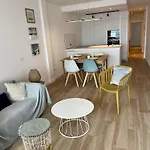 New On Playa Silgar, 2 Bedrooms, 2 Bathrooms, Garage סנשנשו
