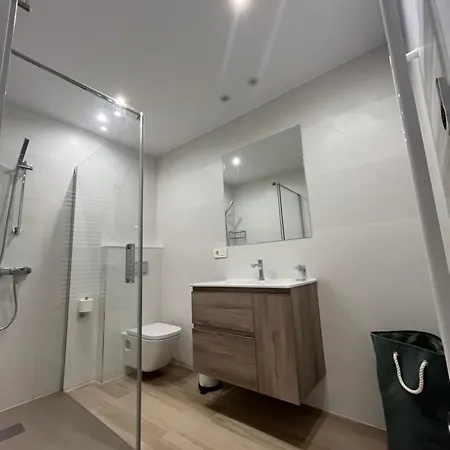 New On Playa Silgar, 2 Bedrooms, 2 Bathrooms, Garage Apartmán