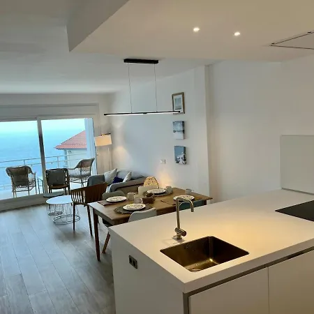 New On Playa Silgar, 2 Bedrooms, 2 Bathrooms, Garage Apartmán
